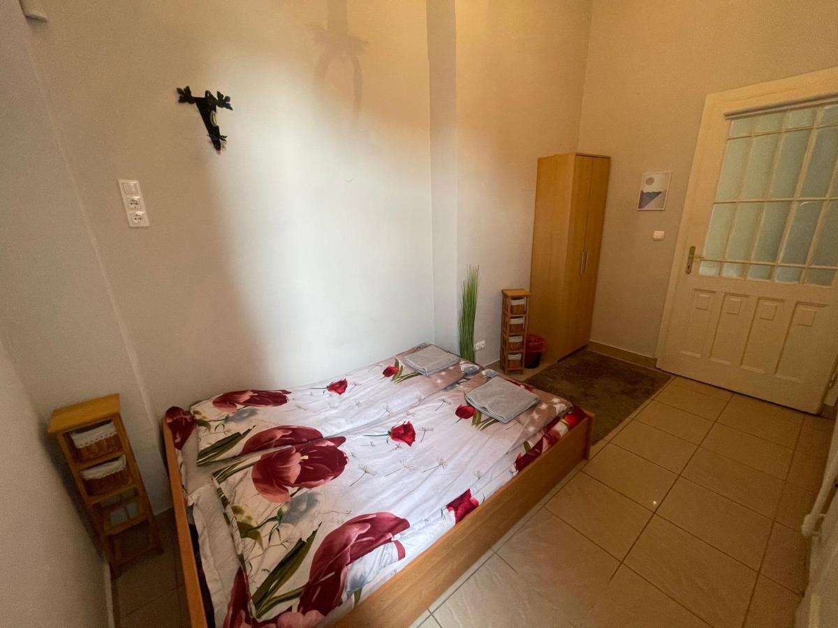Lyrius Vendeghaz - Debrecen Apartment Bagian luar foto