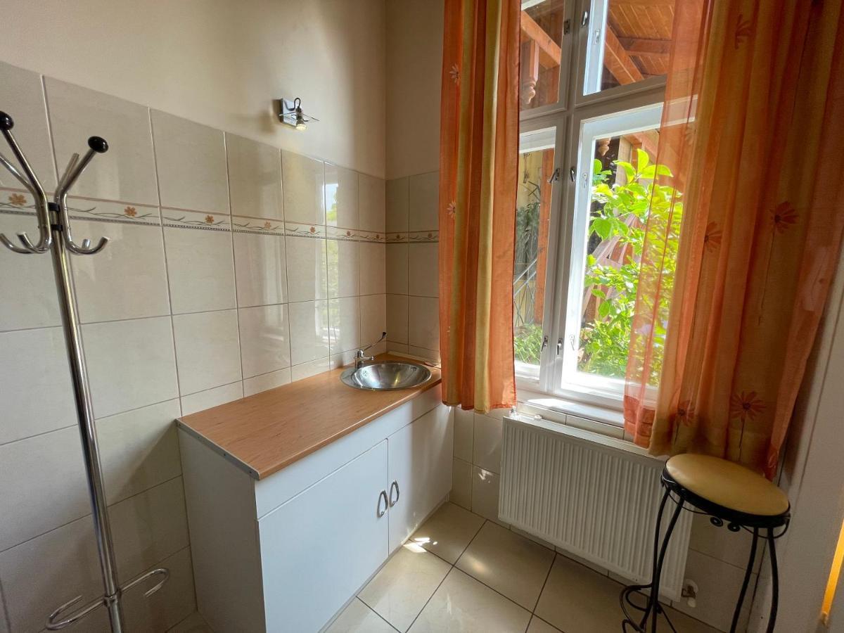 Lyrius Vendeghaz - Debrecen Apartment Bagian luar foto