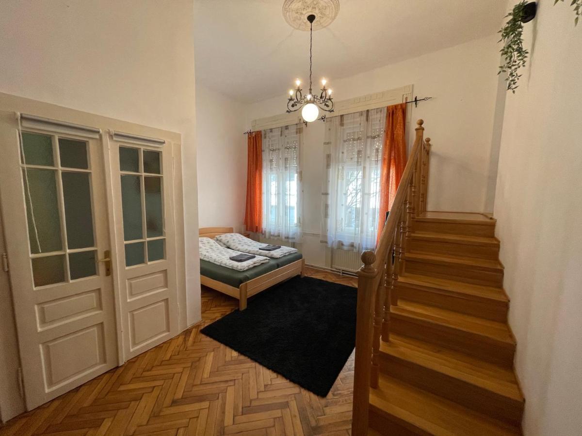 Lyrius Vendeghaz - Debrecen Apartment Bagian luar foto