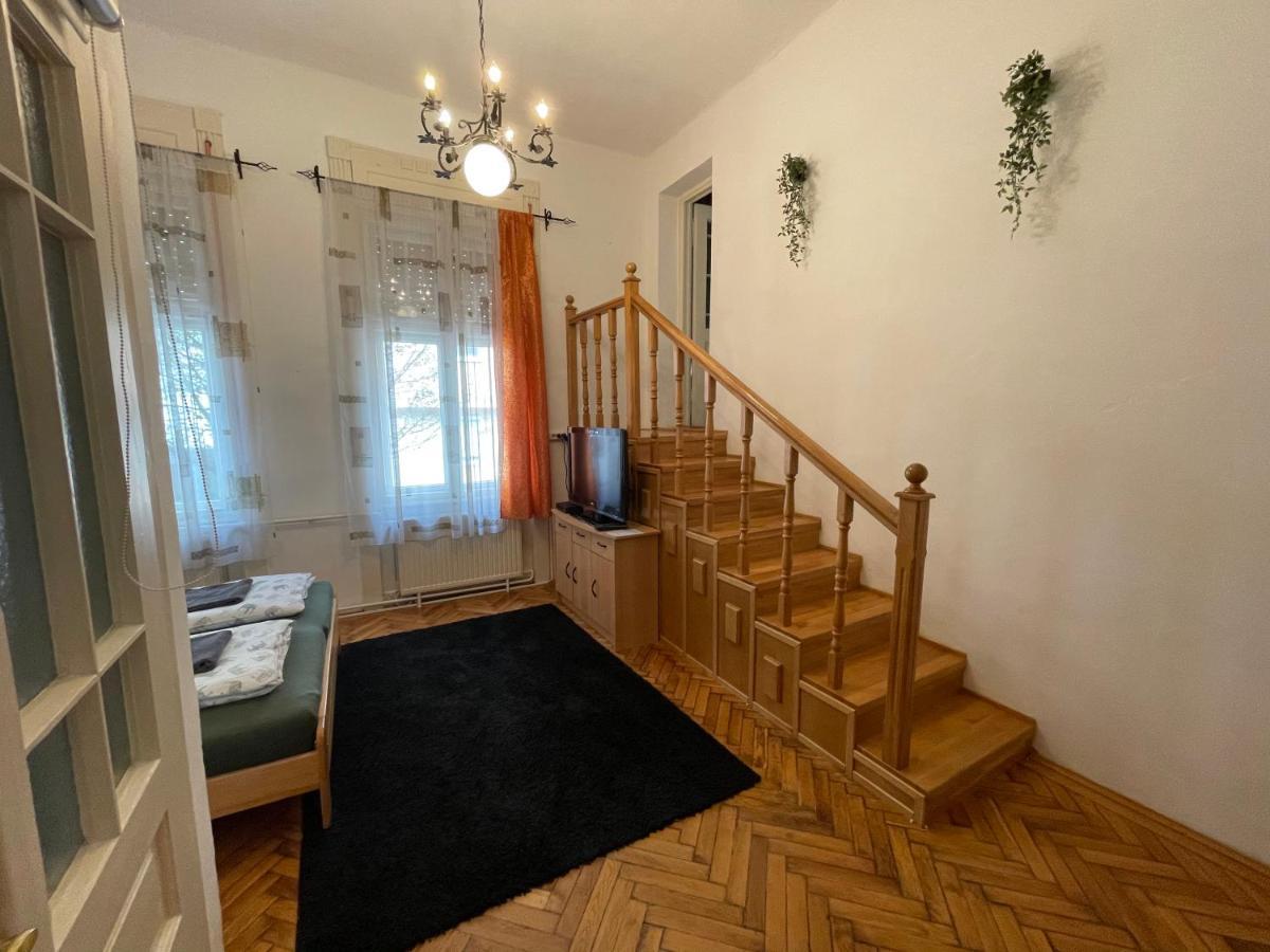 Lyrius Vendeghaz - Debrecen Apartment Bagian luar foto