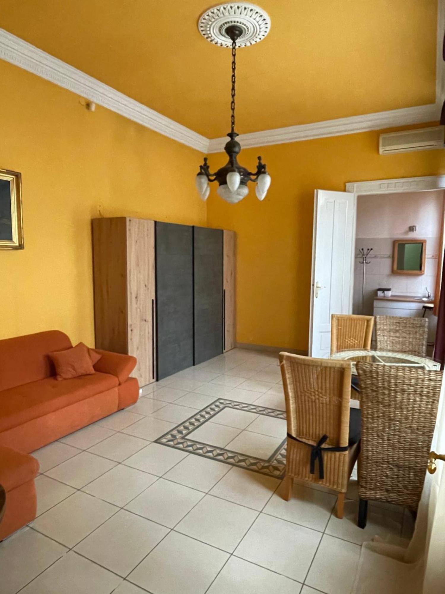 Lyrius Vendeghaz - Debrecen Apartment Bagian luar foto