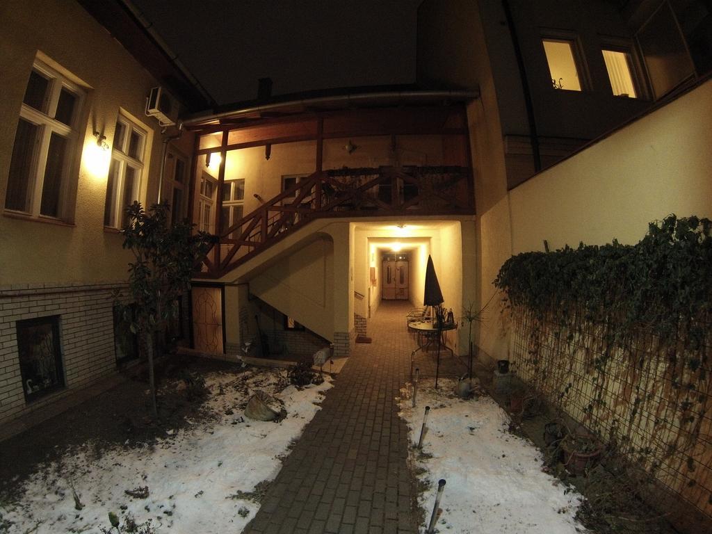 Lyrius Vendeghaz - Debrecen Apartment Bagian luar foto